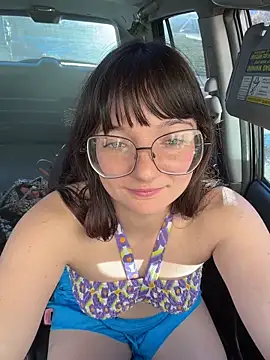 urpuppymoon's Live XXX Chat