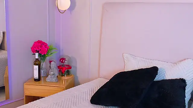 OlayaCooper Show Webcam