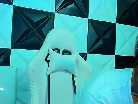 Boy_tatto77 élő XXX-chatje