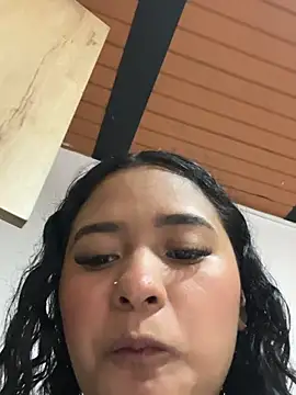 Sophya_Bell: διαδικτυακό σόου στην κάμερα