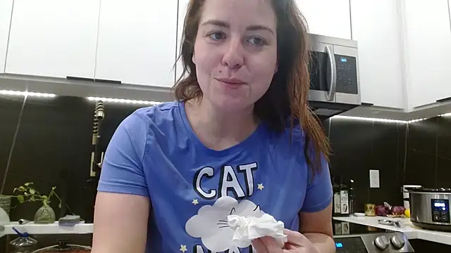 HazelSkyesChat Show in webcam