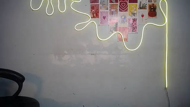 kiara_1122 Show in webcam