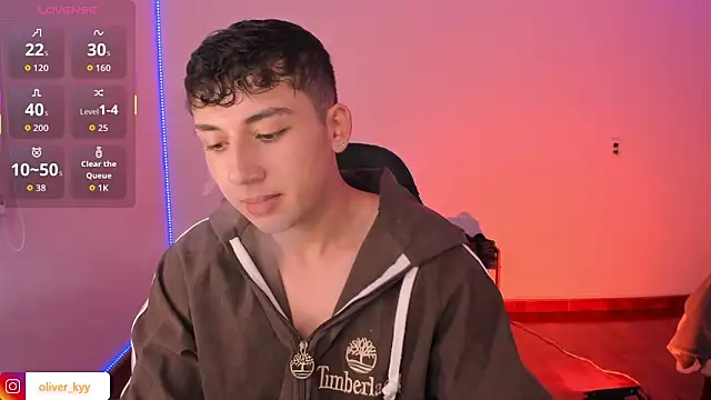 Chat +18 de oliver_kyy ao vivo