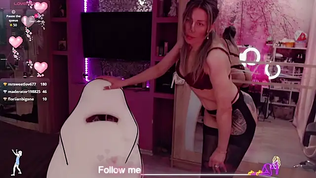 AnnieGOld_ Chat XXX in diretta