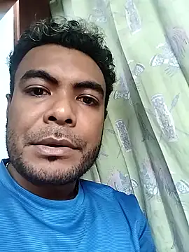 Melanesian_Couple Adlı Modelin Canlı XXX Sohbeti