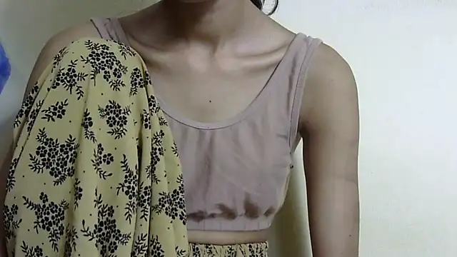 Anu_tiny Adlı Modelin Canlı XXX Sohbeti