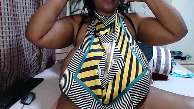 XXX chat uživo modela CHOCOLATEDARKBUSTYX