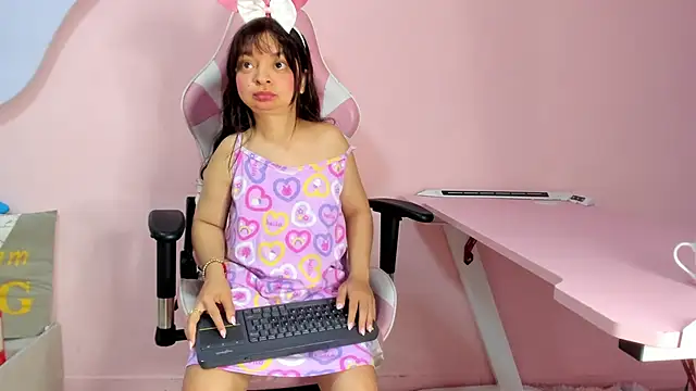 Chatroom XXX en direct de CharlotteMuller