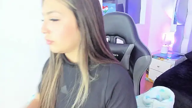 Chatroom XXX en direct de Adaara_Rey