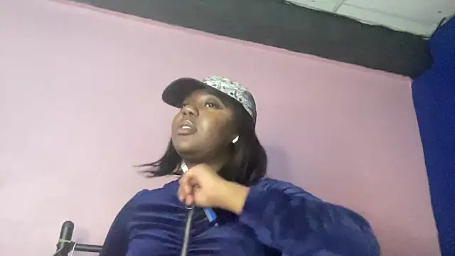 queenalliyahalecia 网络视讯表演