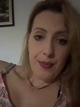 Chatroom XXX en direct de DollieRosse