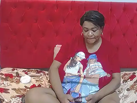 BustyQueenXXL 网络视讯表演