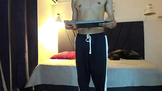 apolo_cum18: διαδικτυακό σόου στην κάμερα