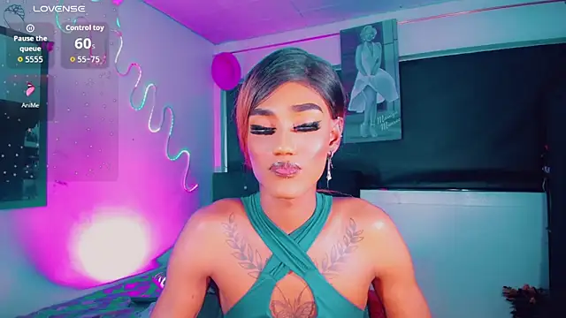 Kendall_hornyy Show in webcam