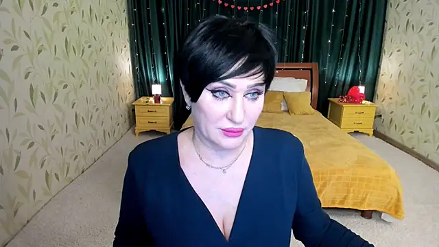 KiraTempt: вебкам-шоу