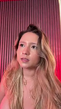 Chatroom XXX en direct de MiaPetit_