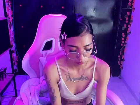 Chat +18 de KarlaSlutSkinny__ ao vivo