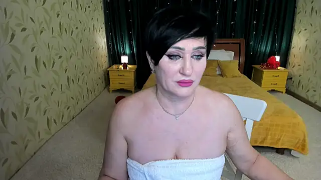 Chatroom XXX en direct de KiraTempt