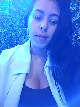 LuiannaのライブXXXチャット