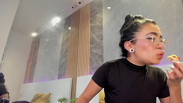 PamelaRed_ live XXX chat