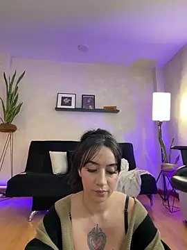 EmmyEvans1 লাইভ XXX চ্যাট