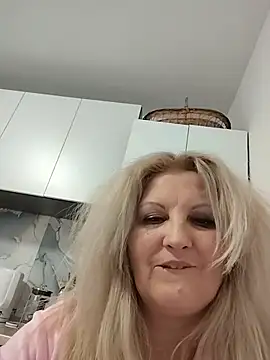 Divineblond live XXX chat