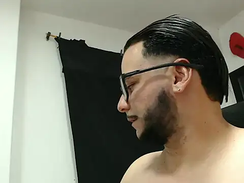 cloudsxxx Live XXX-Chat