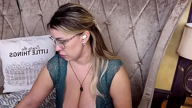 Chat XXX en directo de BustyGizelle