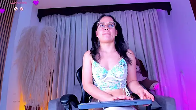 alejagarcia_のライブXXXチャット