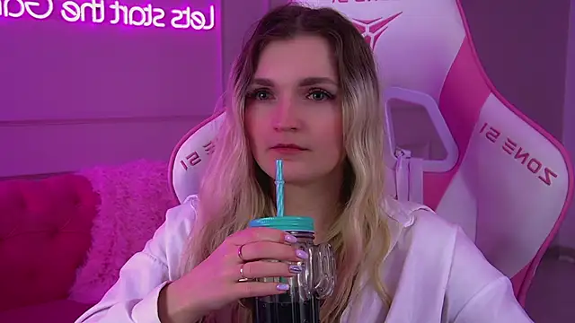 AnnyRaii élő XXX-chatje