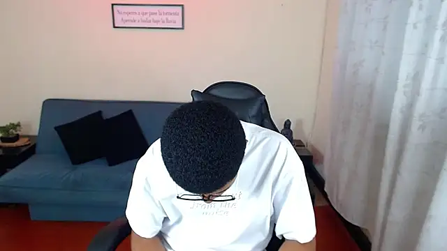 liiam3 Show in webcam