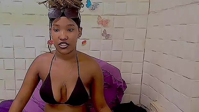 EroticSexyPrada élő XXX-chatje