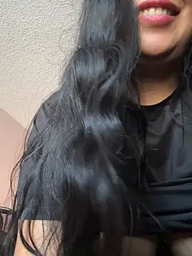 Pokazy przed kamerką – latina_curvy22