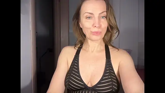 Show modela RachellAmazing na web-kameri