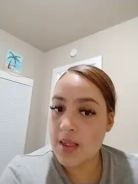 sweetandspicyyy's Webcam Show