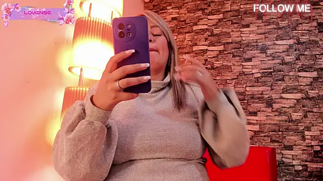 Онлайн чат XXX Elise-Leyton