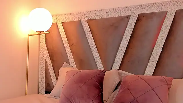 SophieeMills Live XXX-Chat