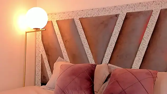 SophieeMills Adlı Modelin Canlı XXX Sohbeti