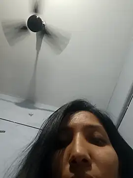 Koziekylie Adlı Modelin Canlı XXX Sohbeti