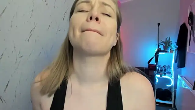 Chat +18 de holly_xglam ao vivo