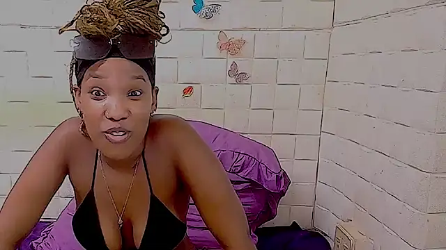 Chat +18 de EroticSexyPrada ao vivo