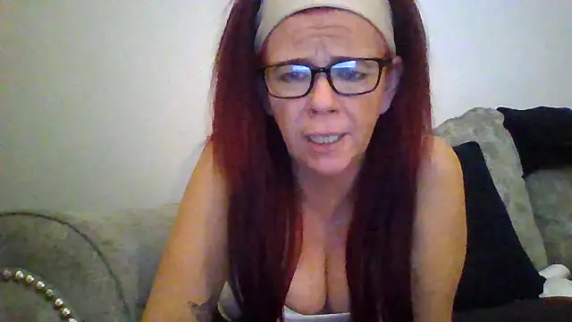 Show modela Forbidden-Irish-x na web-kameri