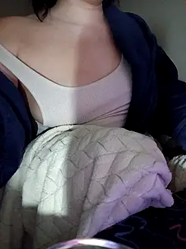 HornyCumBitch Webcam-Show