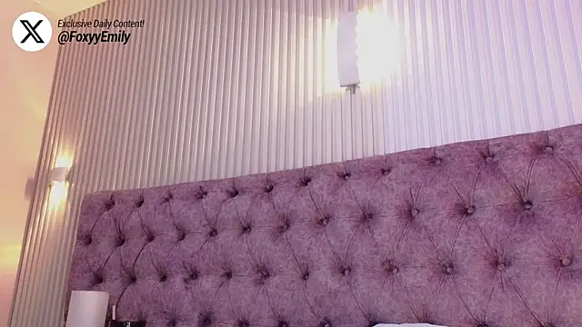 EMILYY_FOXY Obrolan Langsung XXX