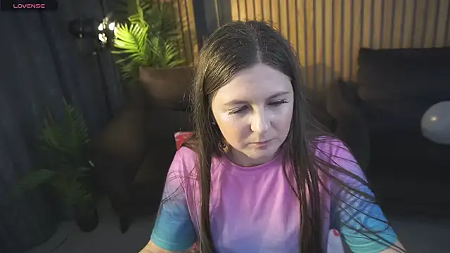 CraveeDoll élő XXX-chatje