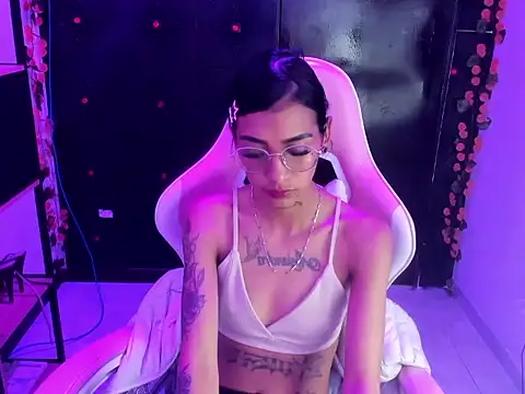 Czat XXX na żywo – KarlaSlutSkinny__