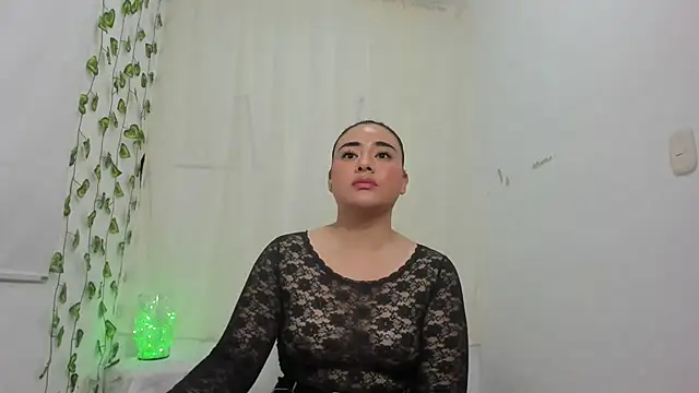 ReyleDoll élő XXX-chatje