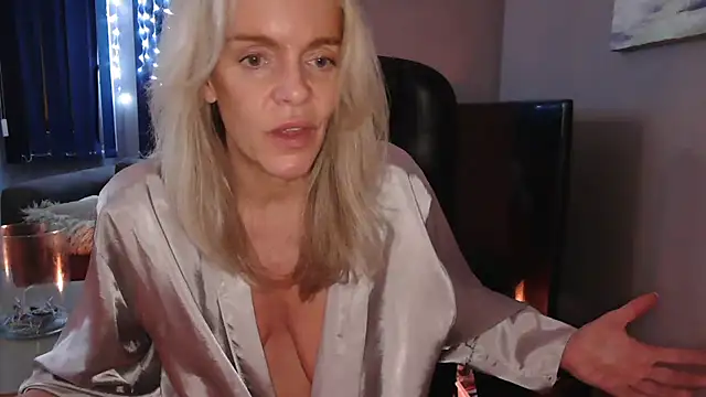 LadyMissNipsnLips 现场XXX聊天