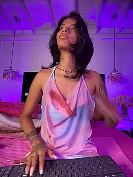 TweetiePieXXX Show in webcam