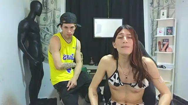 Pride_couple Show in webcam